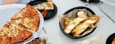 Business 15 image ROUND TABLE PIZZA Pizza Restaurant in Portland OR