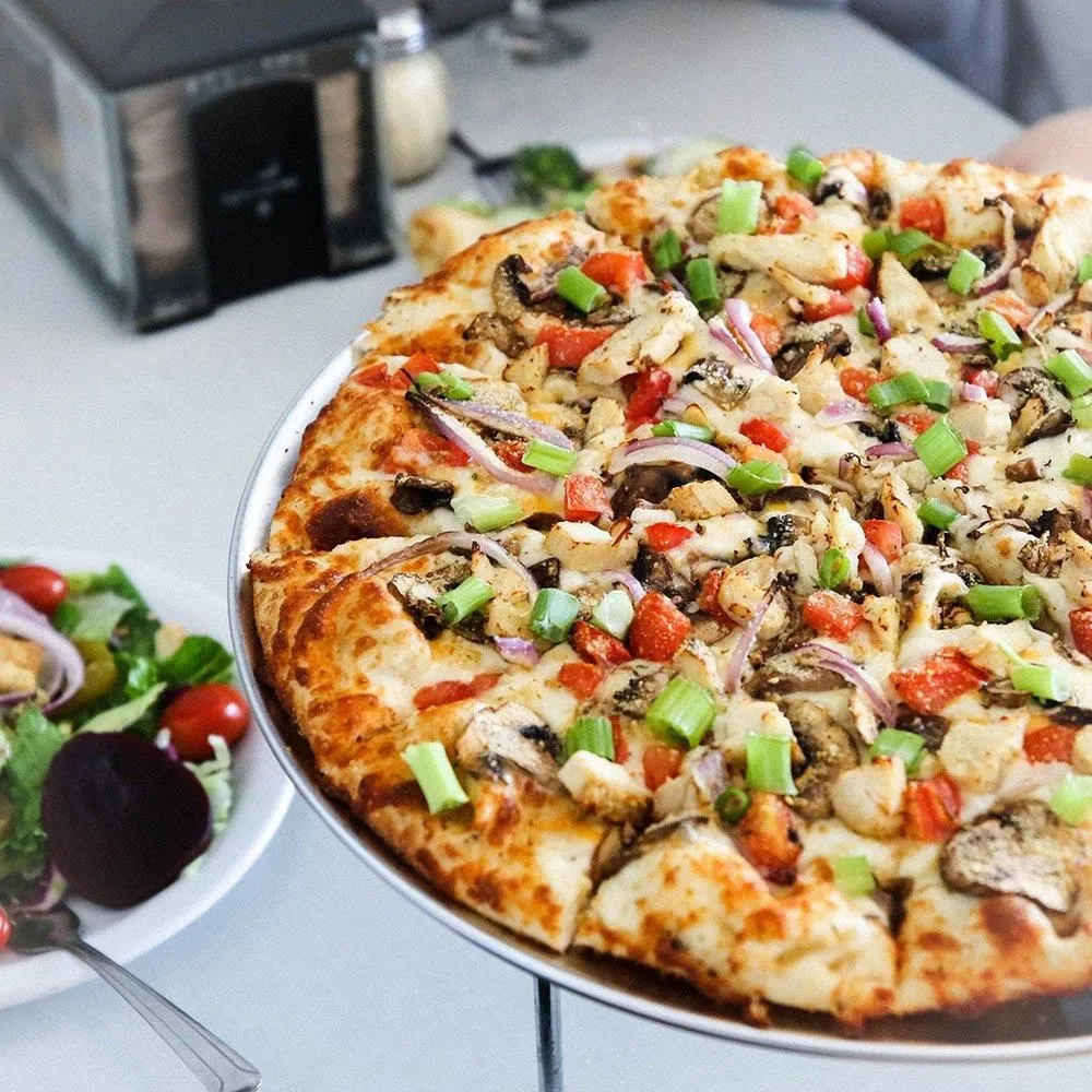 Business 6 image ROUND TABLE PIZZA