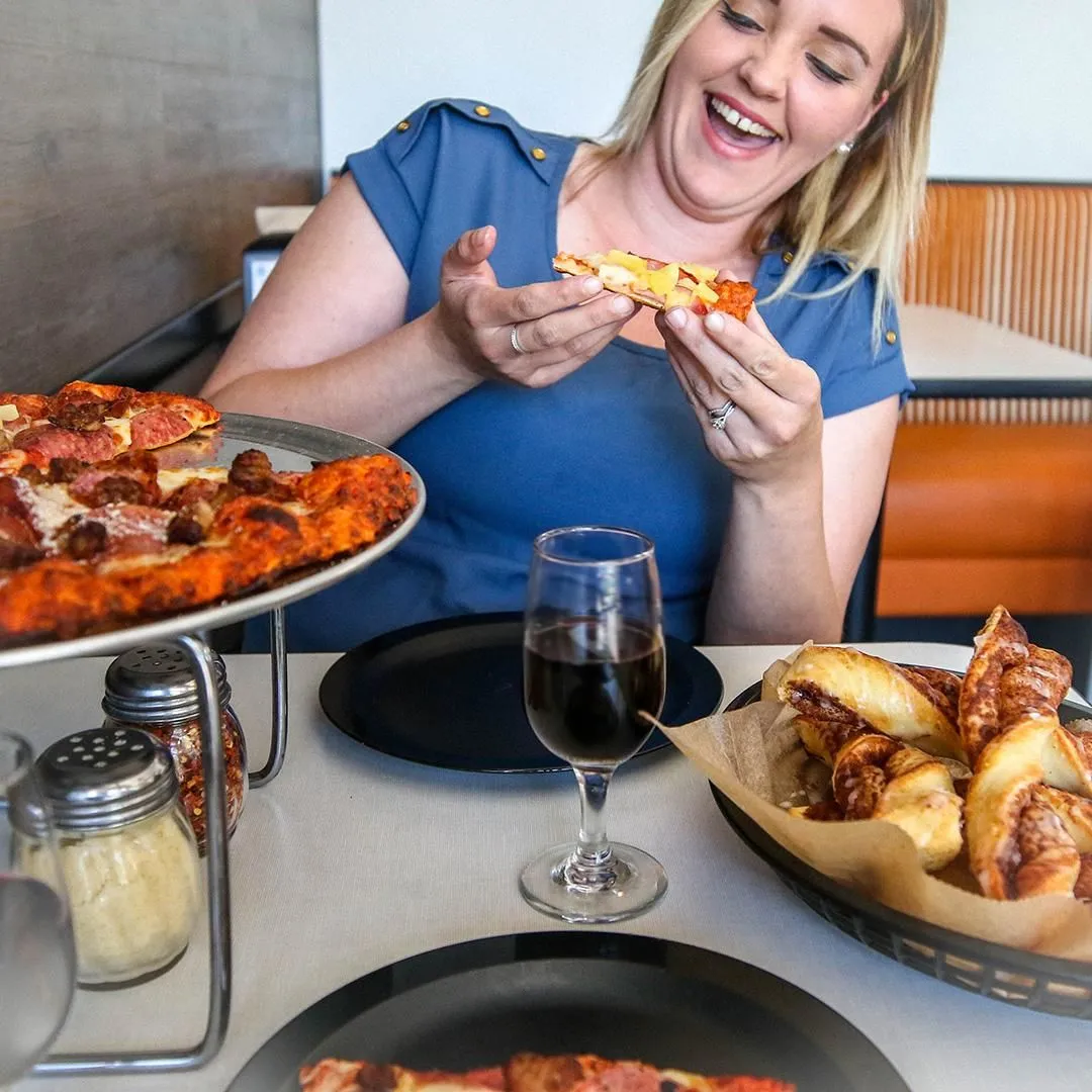 Business 13 image ROUND TABLE PIZZA