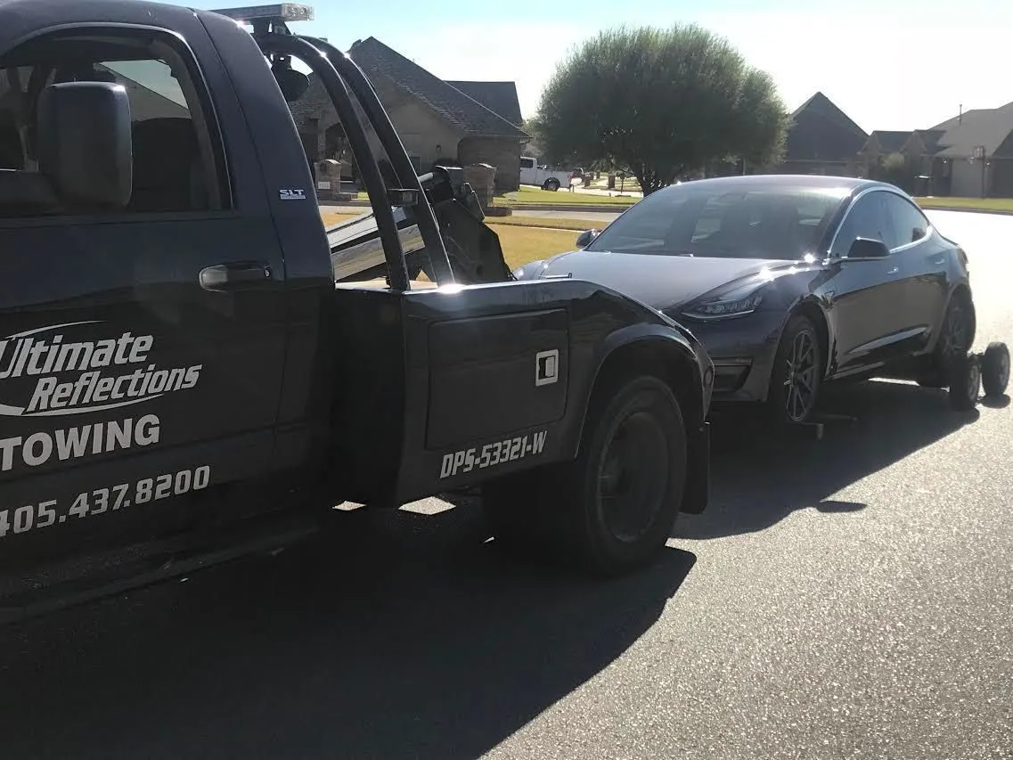 Business 46 image ULTIMATE REFLECTIONS TOWING LLC