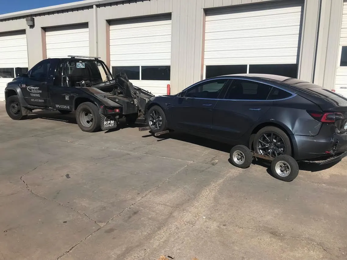 Business 47 image ULTIMATE REFLECTIONS TOWING LLC