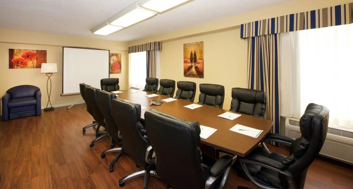 Business 70 image HOLIDAY INN & SUITES CHICAGO-DOWNTOWN, AN IHG HOTEL