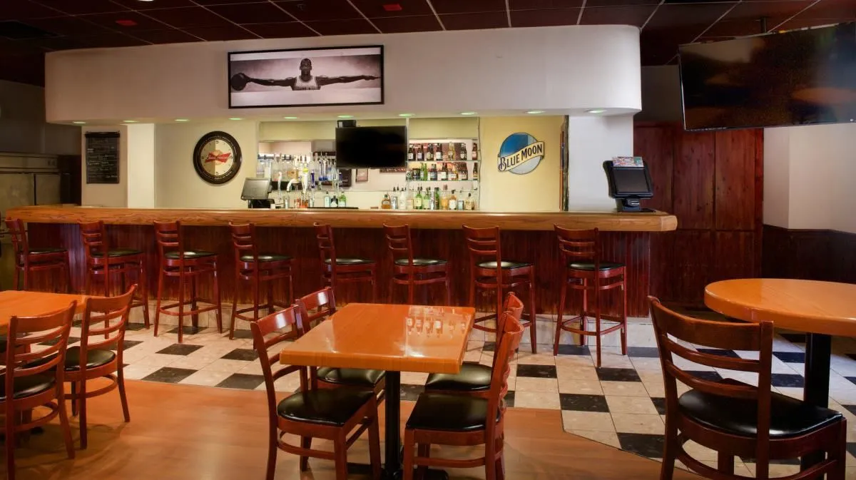 Business 32 image HOLIDAY INN & SUITES CHICAGO-DOWNTOWN, AN IHG HOTEL