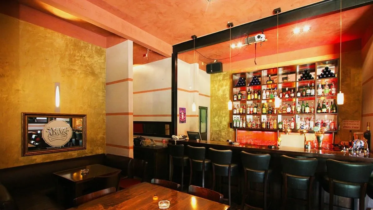 Business 13 image CORAL COLOURS VENETIAN PLASTER