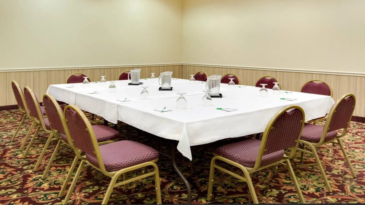 Business 94 image HOLIDAY INN & SUITES CHICAGO-DOWNTOWN, AN IHG HOTEL