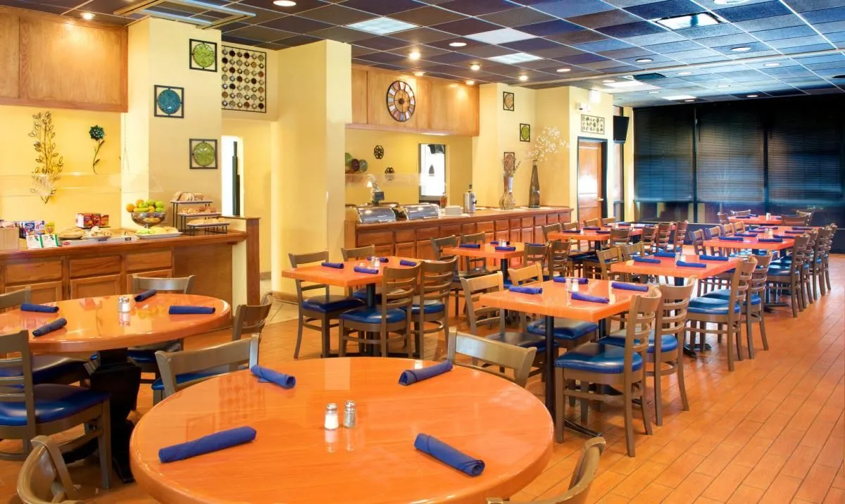 Business 25 image HOLIDAY INN & SUITES CHICAGO-DOWNTOWN, AN IHG HOTEL