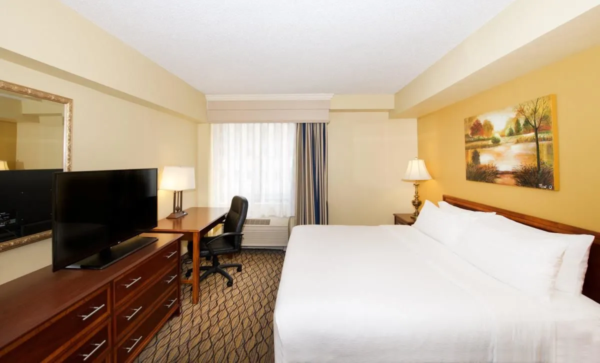 Business 92 image HOLIDAY INN & SUITES CHICAGO-DOWNTOWN, AN IHG HOTEL