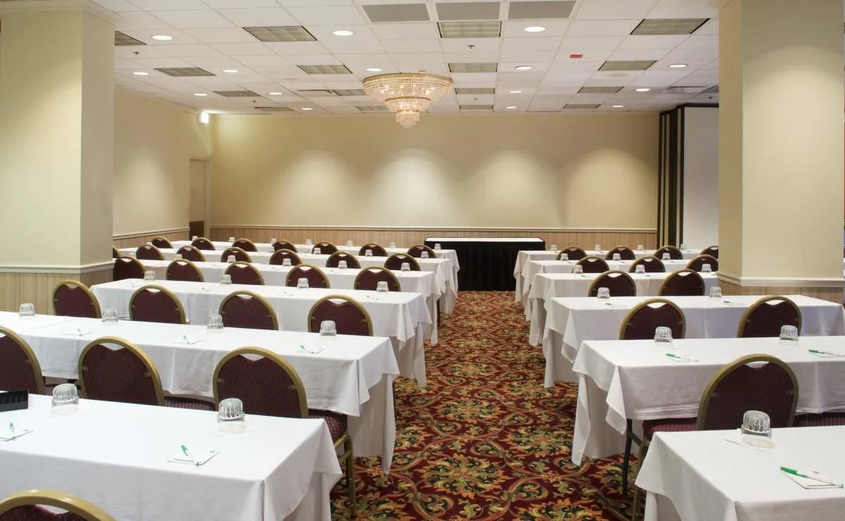 Business 90 image HOLIDAY INN & SUITES CHICAGO-DOWNTOWN, AN IHG HOTEL