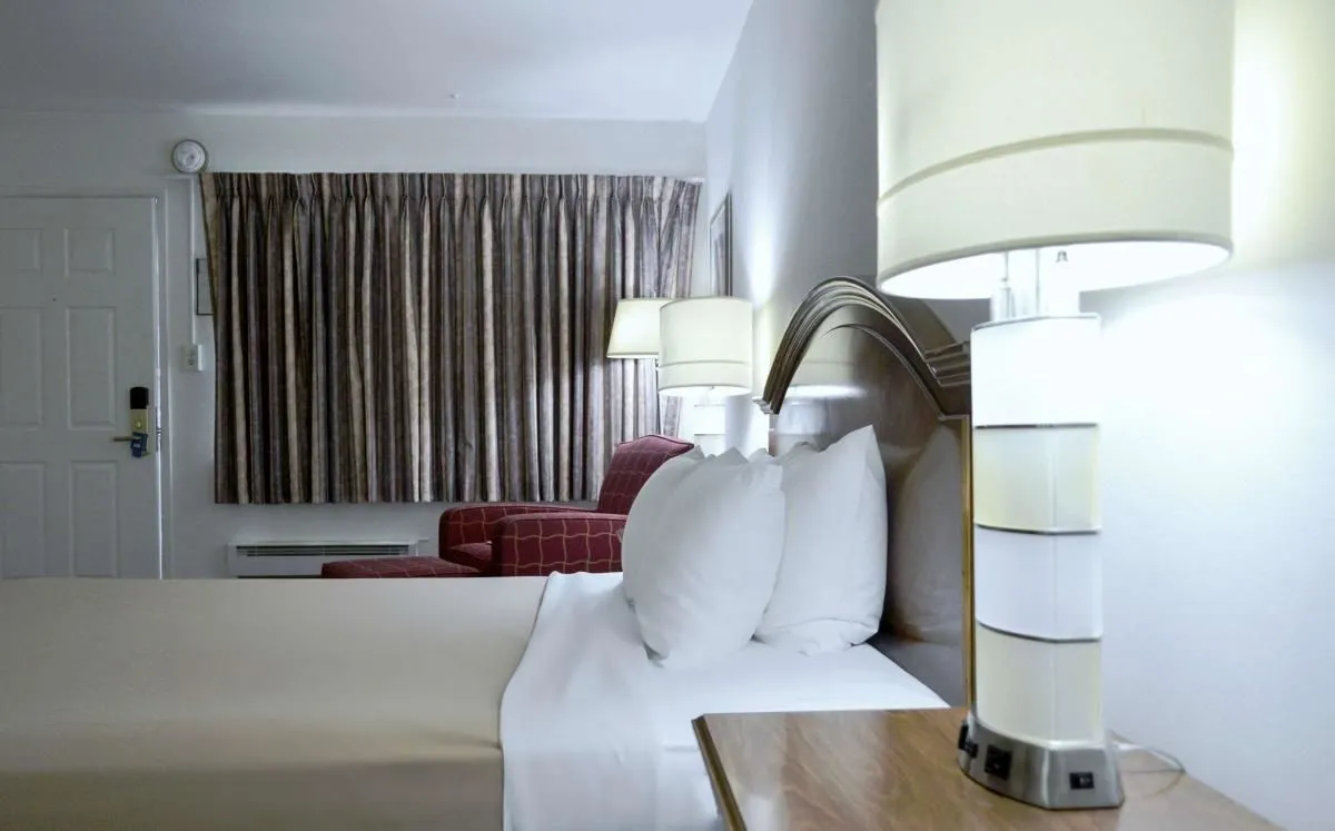 Business 30 image RODEWAY INN & SUITES