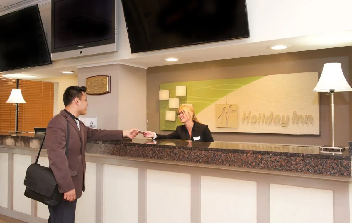 Business 57 image HOLIDAY INN & SUITES CHICAGO-DOWNTOWN, AN IHG HOTEL
