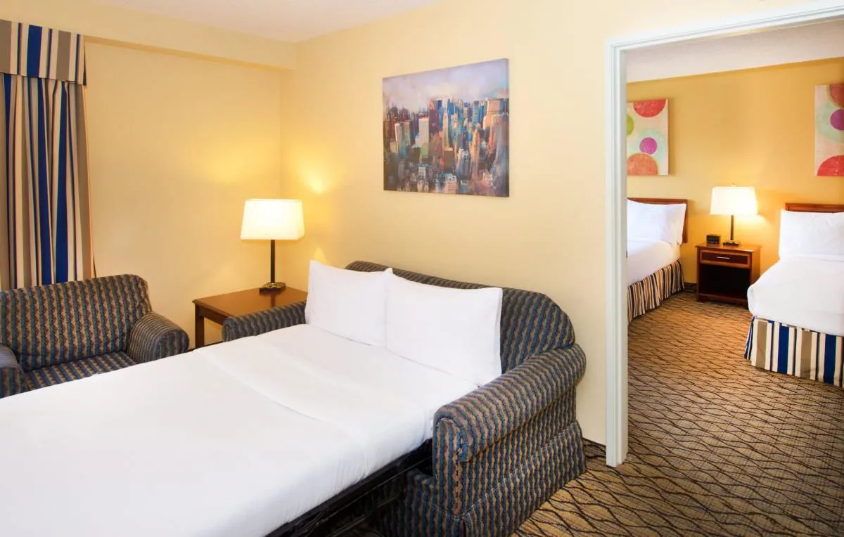 Business 42 image HOLIDAY INN & SUITES CHICAGO-DOWNTOWN, AN IHG HOTEL