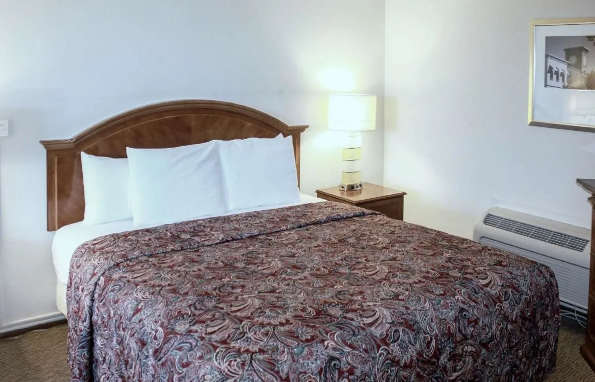 Business 33 image RODEWAY INN & SUITES