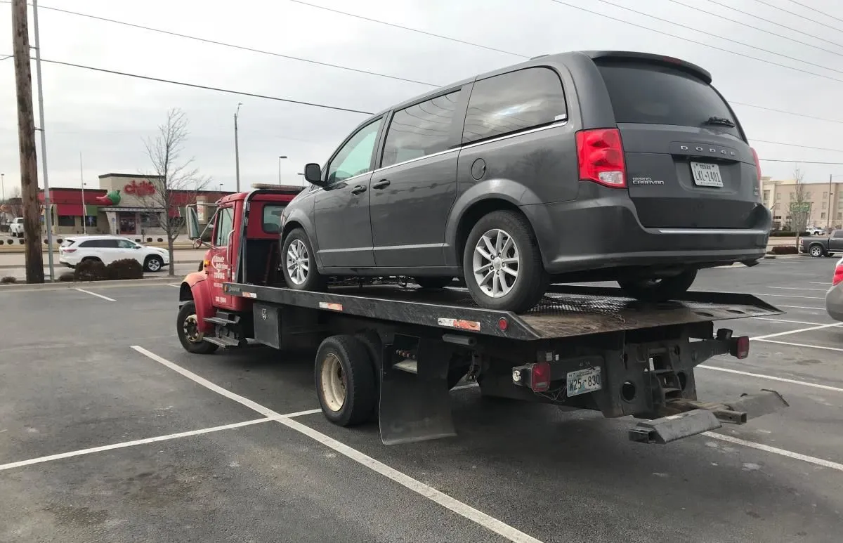 Business 30 image ULTIMATE REFLECTIONS TOWING LLC