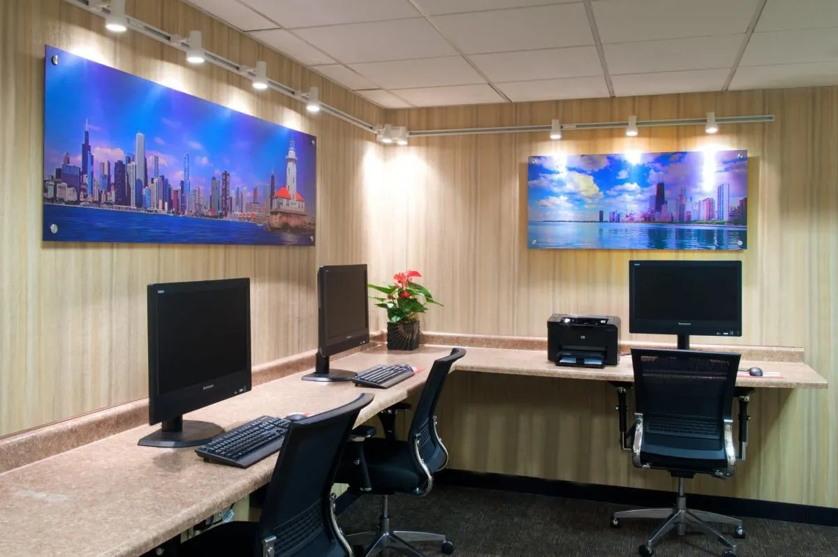 Business 97 image HOLIDAY INN & SUITES CHICAGO-DOWNTOWN, AN IHG HOTEL