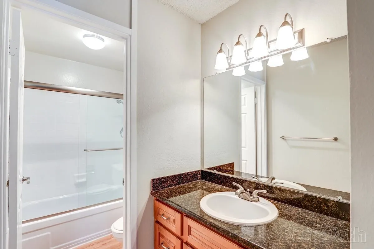 Business 3 image CASTLEWOOD APARTMENTS