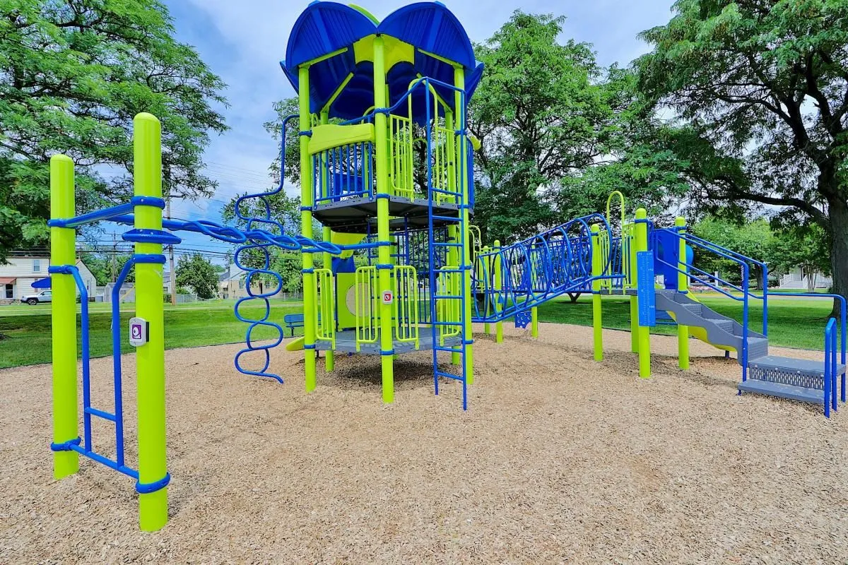 Business 1 image CHARLESMONT APARTMENT HOMES