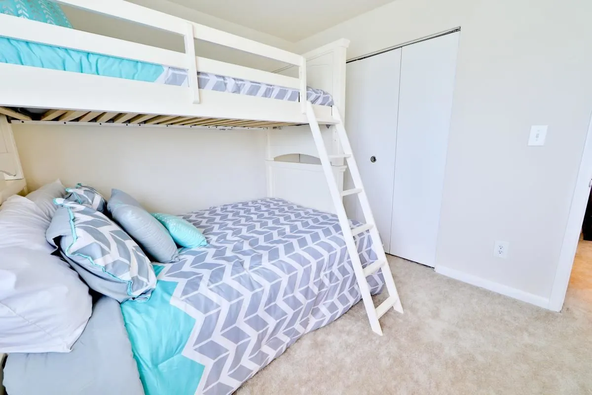 Business 4 image CHARLESMONT APARTMENT HOMES