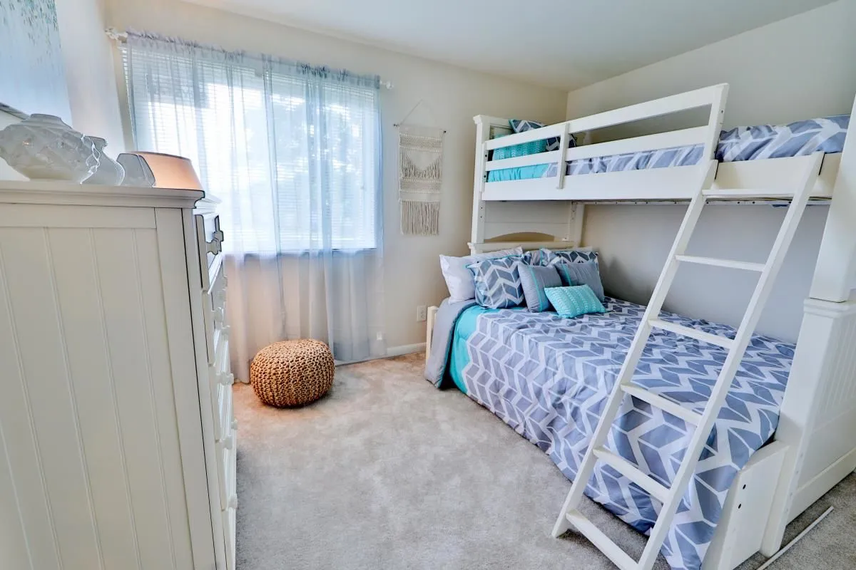 Business 11 image CHARLESMONT APARTMENT HOMES