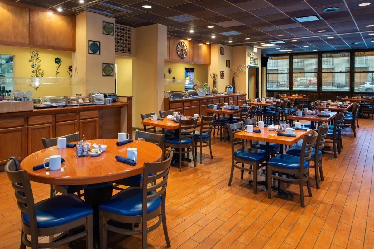 Business 2 image HOLIDAY INN & SUITES CHICAGO-DOWNTOWN, AN IHG HOTEL