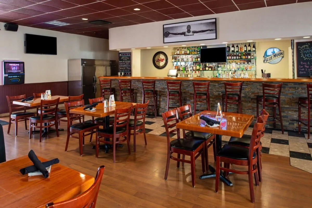 Business 7 image HOLIDAY INN & SUITES CHICAGO-DOWNTOWN, AN IHG HOTEL