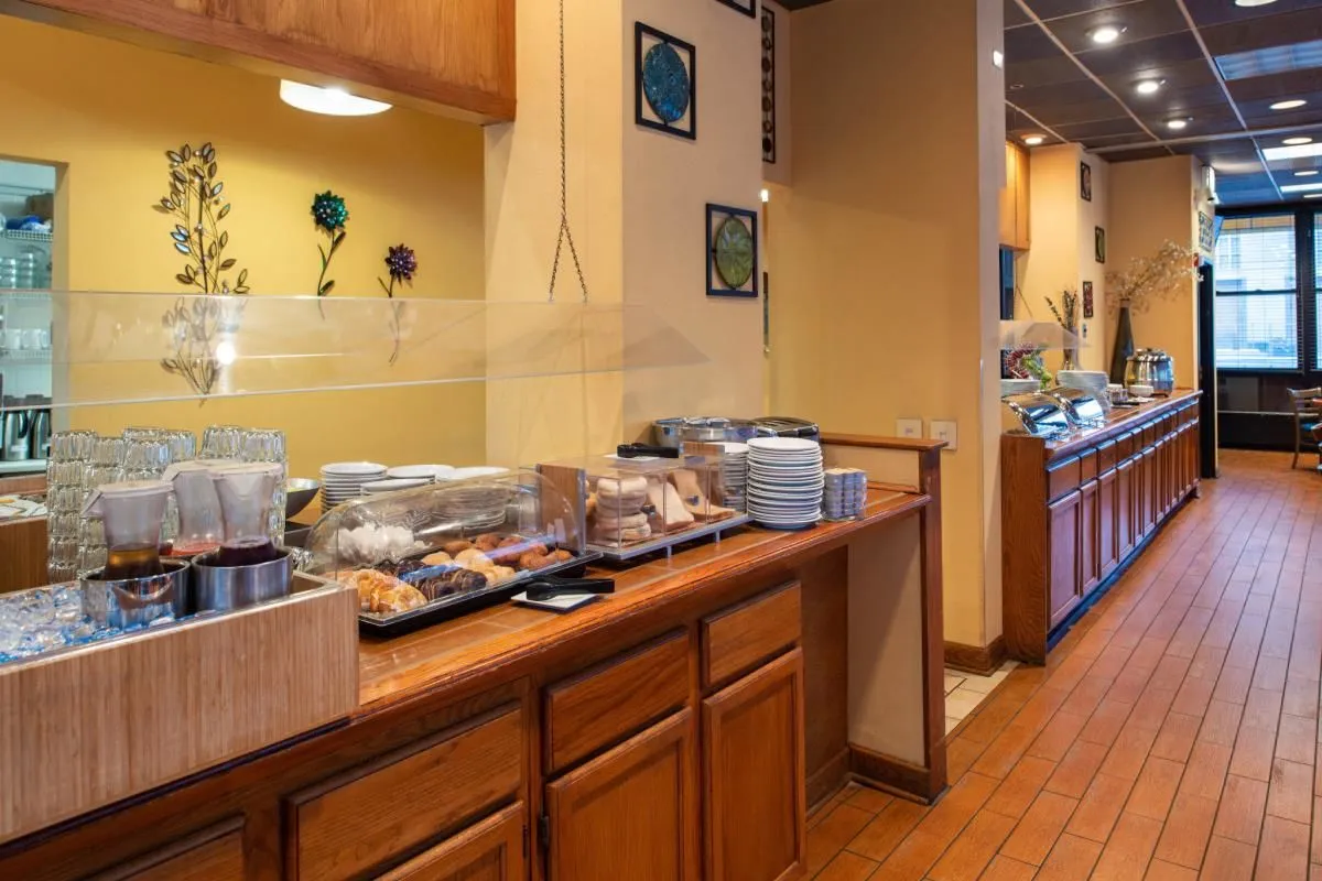 Business 11 image HOLIDAY INN & SUITES CHICAGO-DOWNTOWN, AN IHG HOTEL