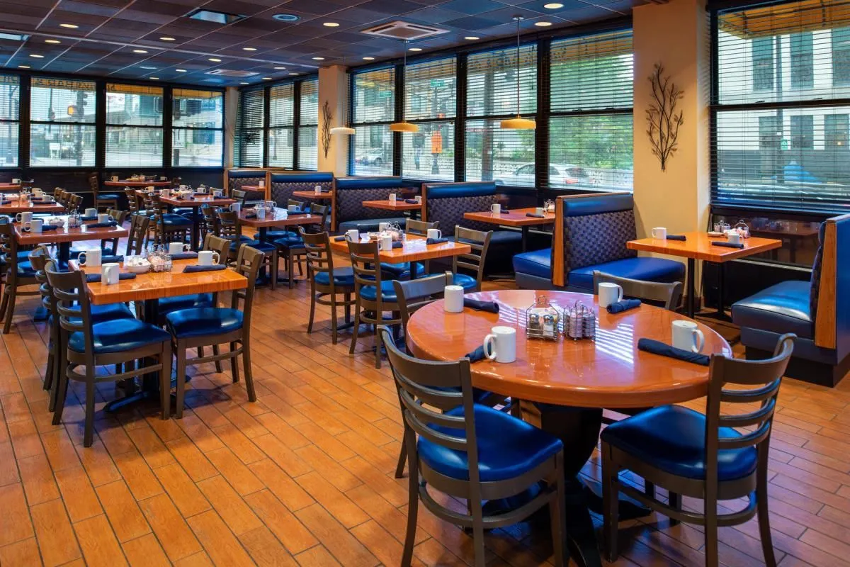 Business 33 image HOLIDAY INN & SUITES CHICAGO-DOWNTOWN, AN IHG HOTEL