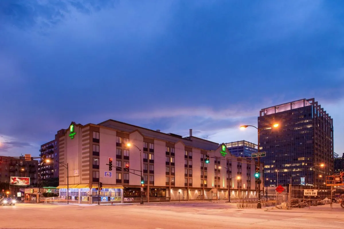 Business 37 image HOLIDAY INN & SUITES CHICAGO-DOWNTOWN, AN IHG HOTEL