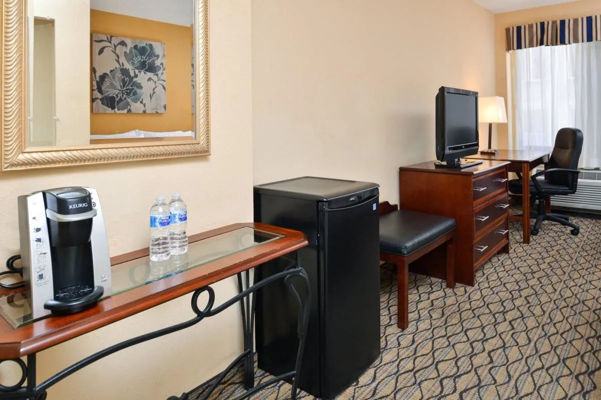 Business 43 image HOLIDAY INN & SUITES CHICAGO-DOWNTOWN, AN IHG HOTEL