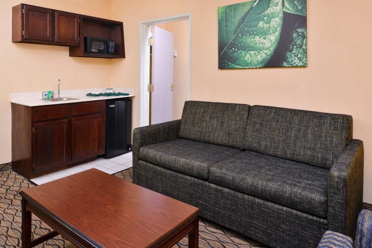 Business 47 image HOLIDAY INN & SUITES CHICAGO-DOWNTOWN, AN IHG HOTEL