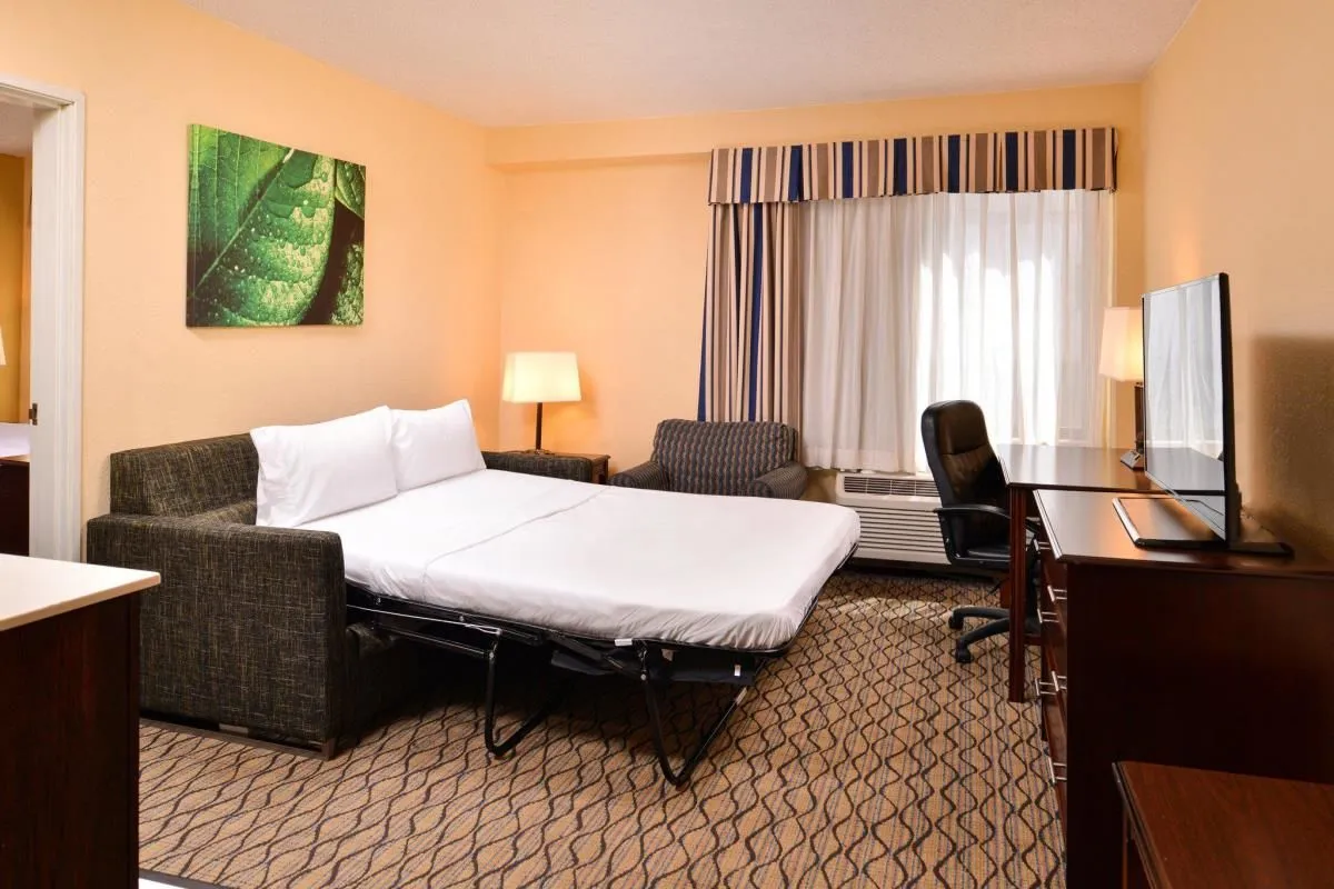 Business 55 image HOLIDAY INN & SUITES CHICAGO-DOWNTOWN, AN IHG HOTEL