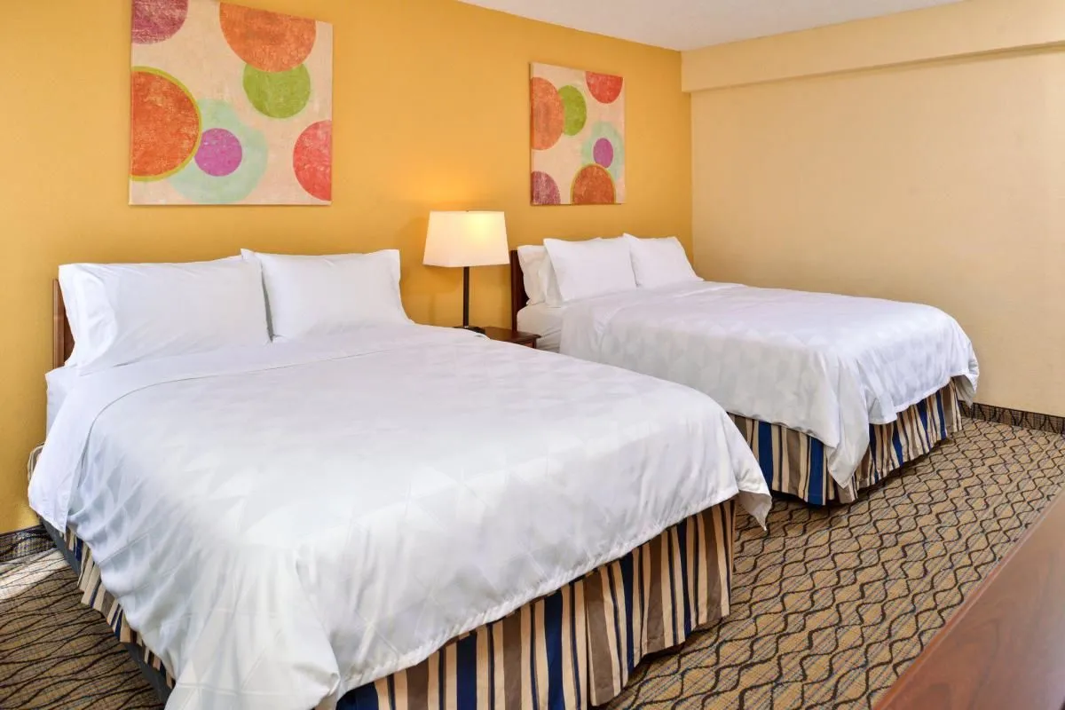 Business 58 image HOLIDAY INN & SUITES CHICAGO-DOWNTOWN, AN IHG HOTEL