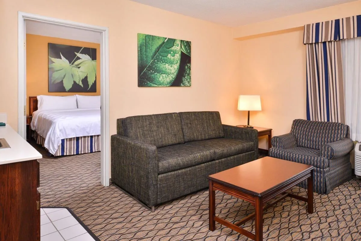 Business 59 image HOLIDAY INN & SUITES CHICAGO-DOWNTOWN, AN IHG HOTEL