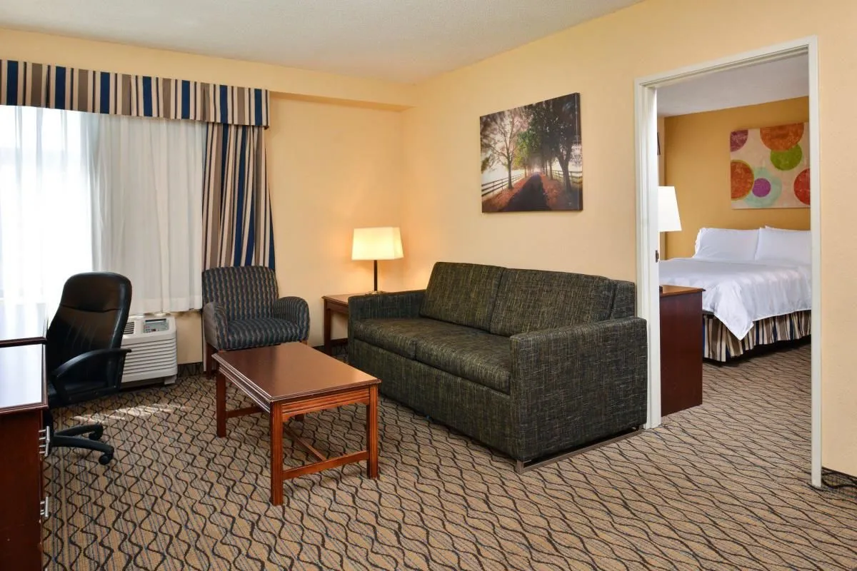 Business 66 image HOLIDAY INN & SUITES CHICAGO-DOWNTOWN, AN IHG HOTEL