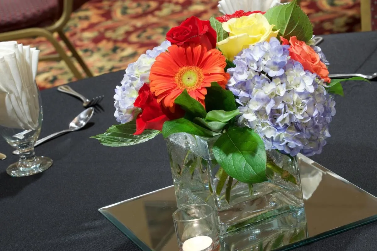 Business 68 image HOLIDAY INN & SUITES CHICAGO-DOWNTOWN, AN IHG HOTEL