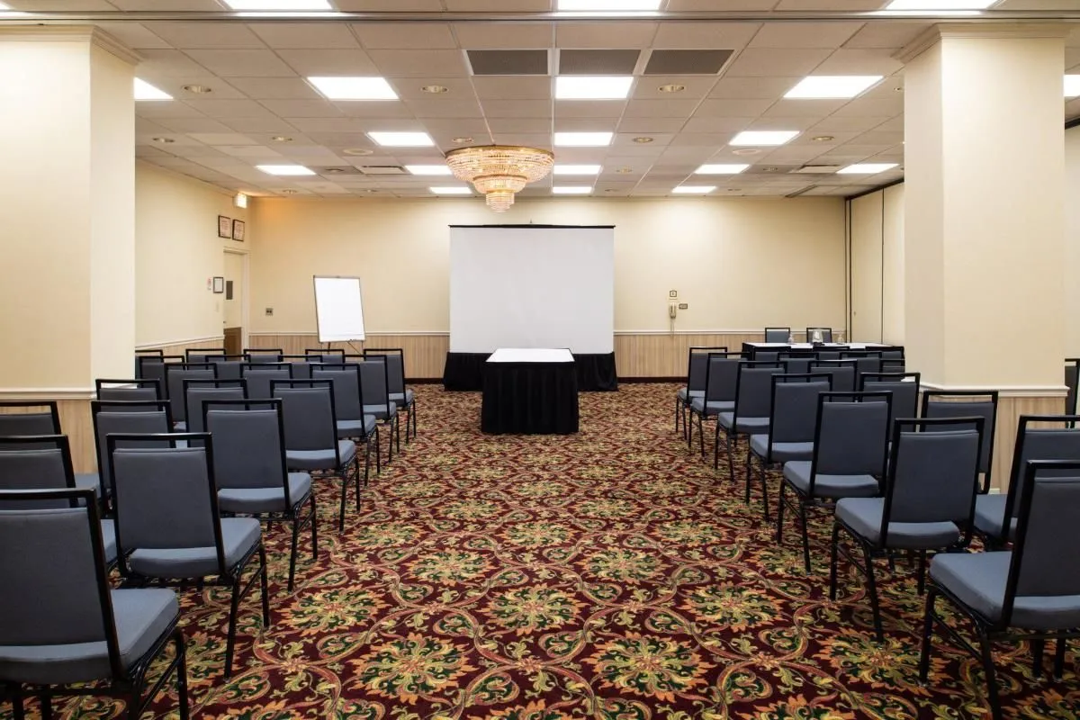 Business 89 image HOLIDAY INN & SUITES CHICAGO-DOWNTOWN, AN IHG HOTEL