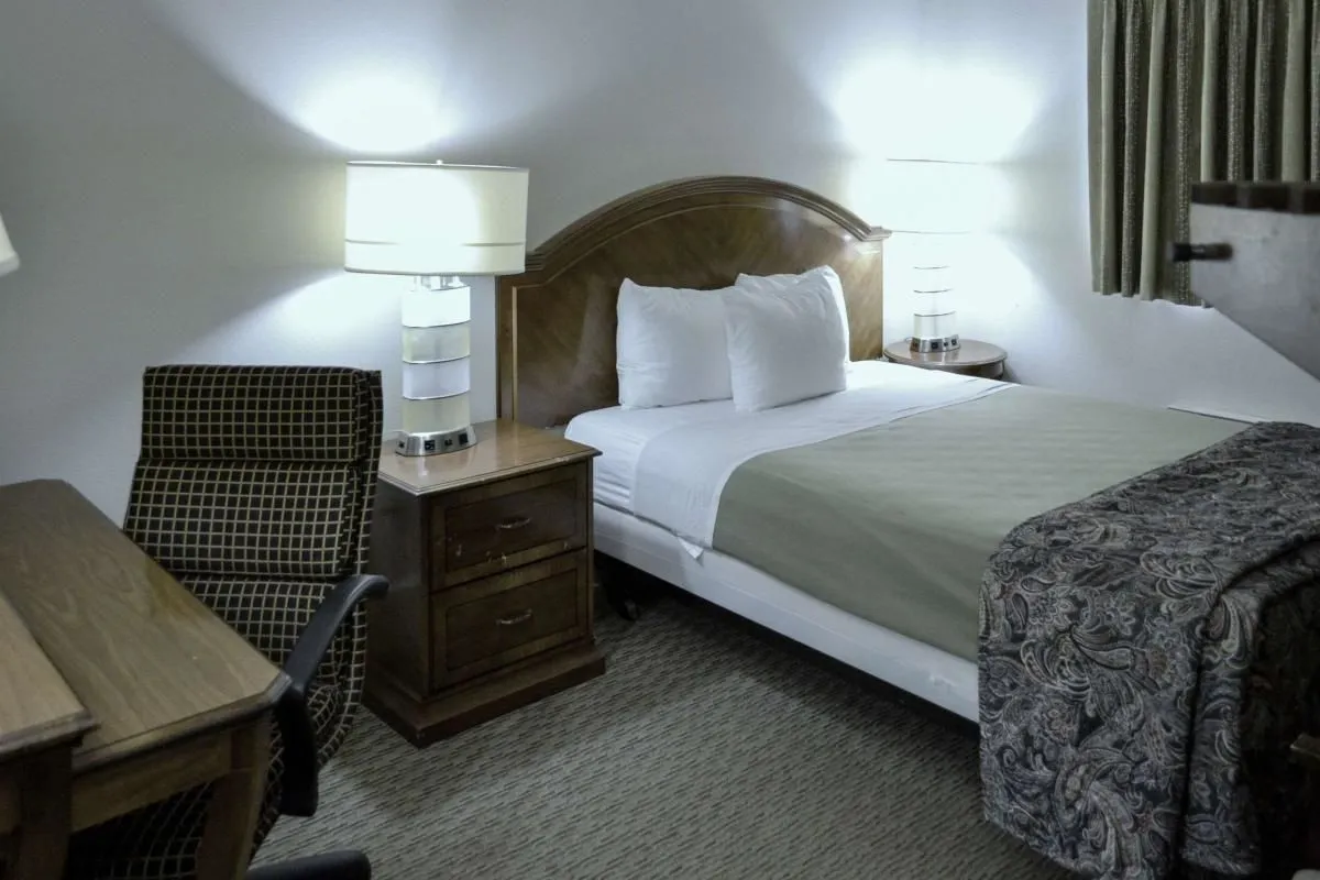 Business 5 image RODEWAY INN & SUITES