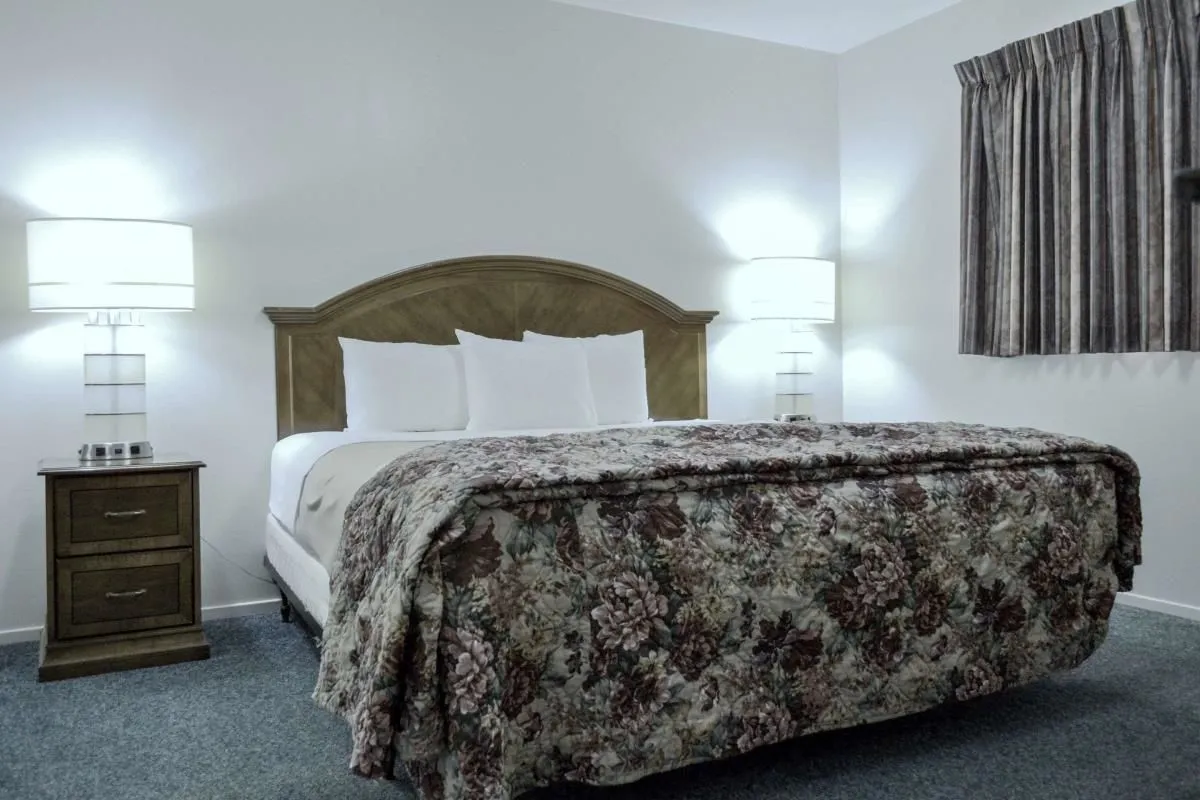 Business 7 image RODEWAY INN & SUITES