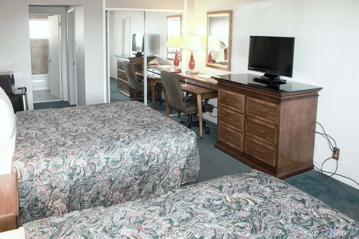 Business 36 image RODEWAY INN & SUITES