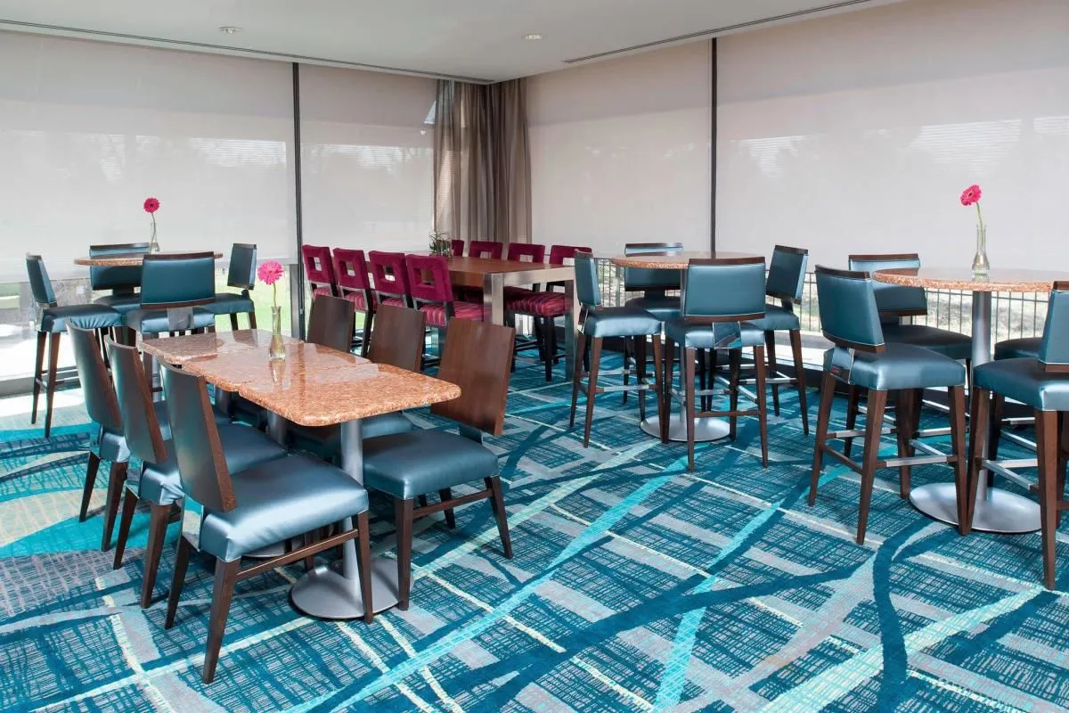 Business 27 image SPRINGHILL SUITES BY MARRIOTT CHICAGO O'HARE