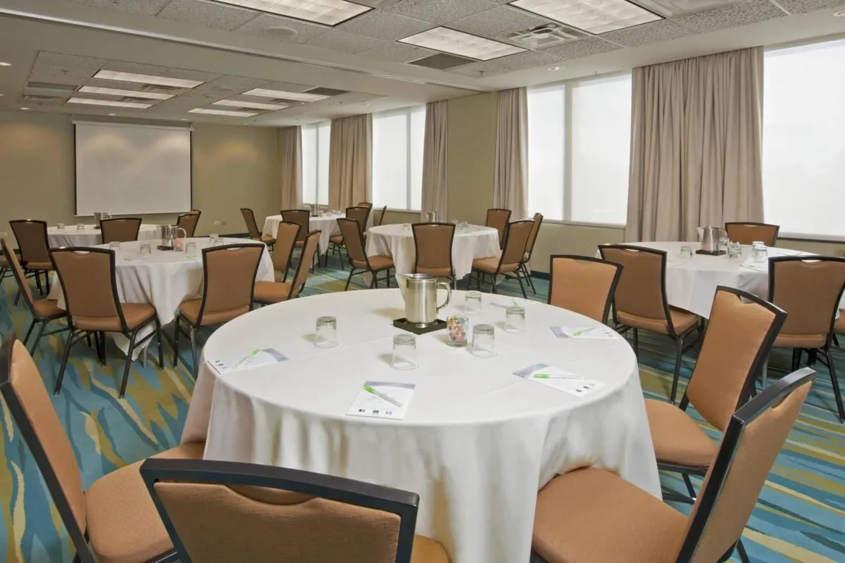 Business 39 image SPRINGHILL SUITES BY MARRIOTT CHICAGO O'HARE