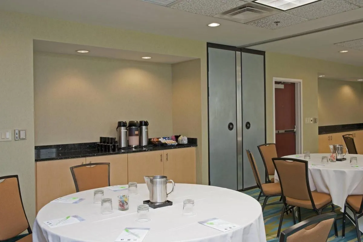 Business 43 image SPRINGHILL SUITES BY MARRIOTT CHICAGO O'HARE