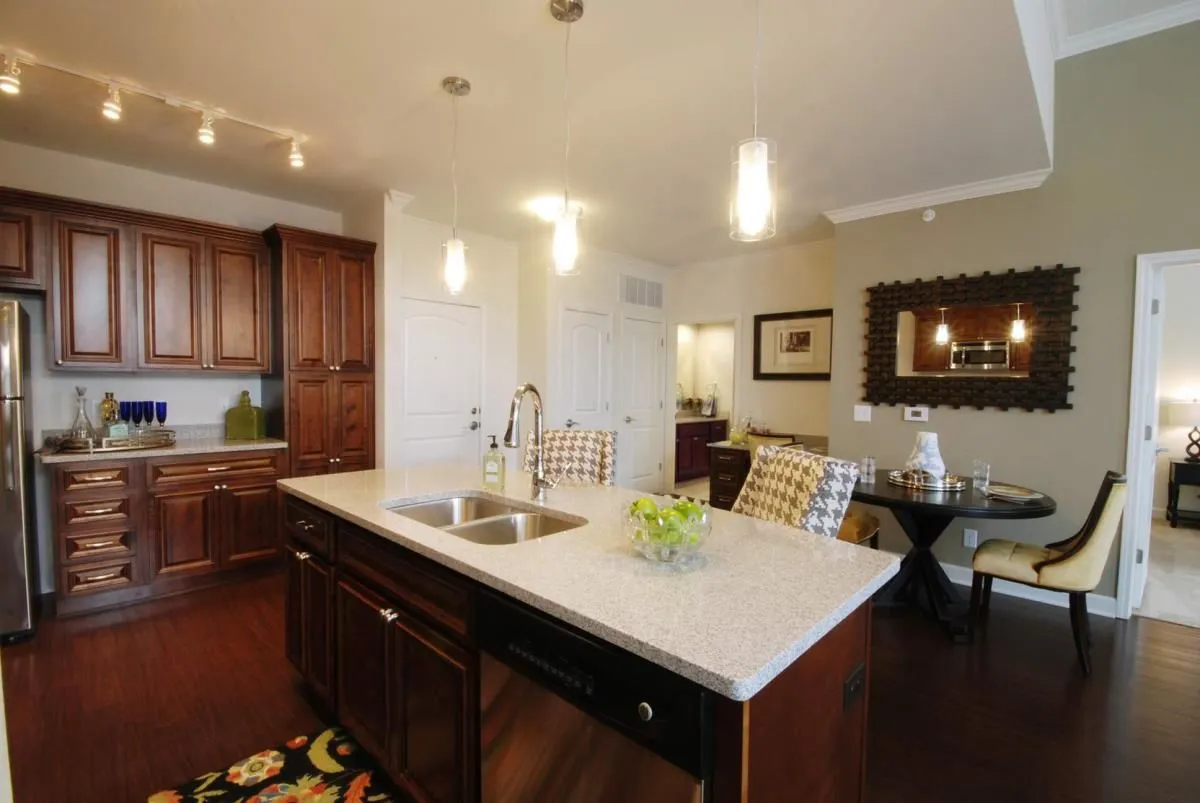 Business 1 image MISSION 106