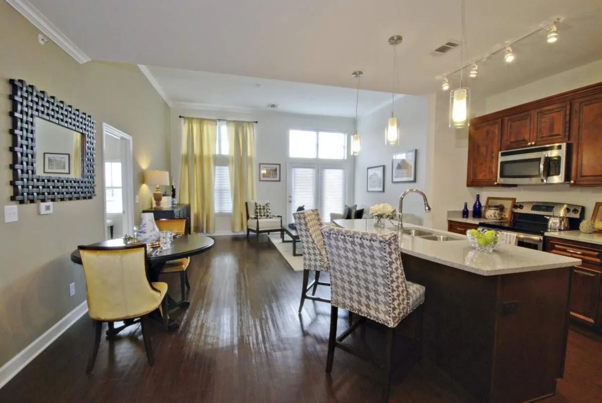 Business 3 image MISSION 106