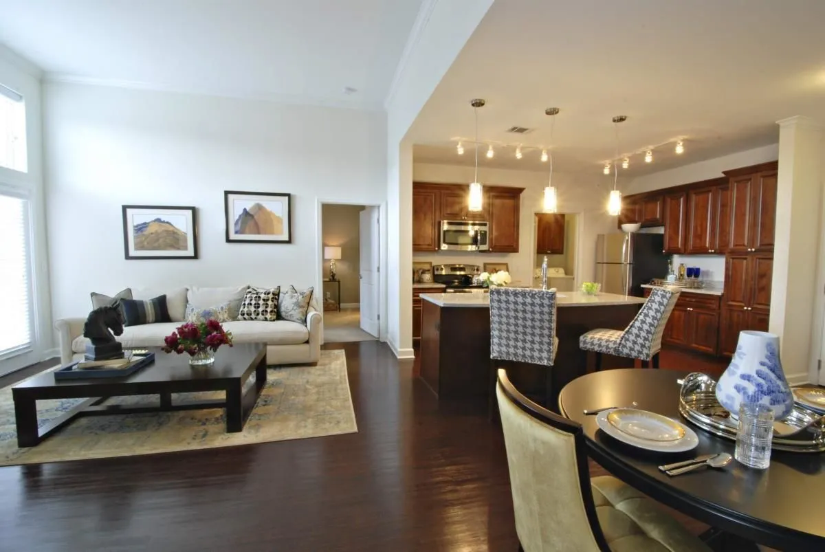 Business 6 image MISSION 106