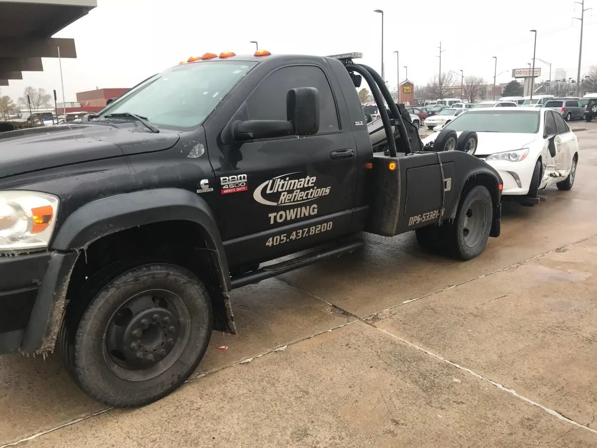 Business 32 image ULTIMATE REFLECTIONS TOWING LLC