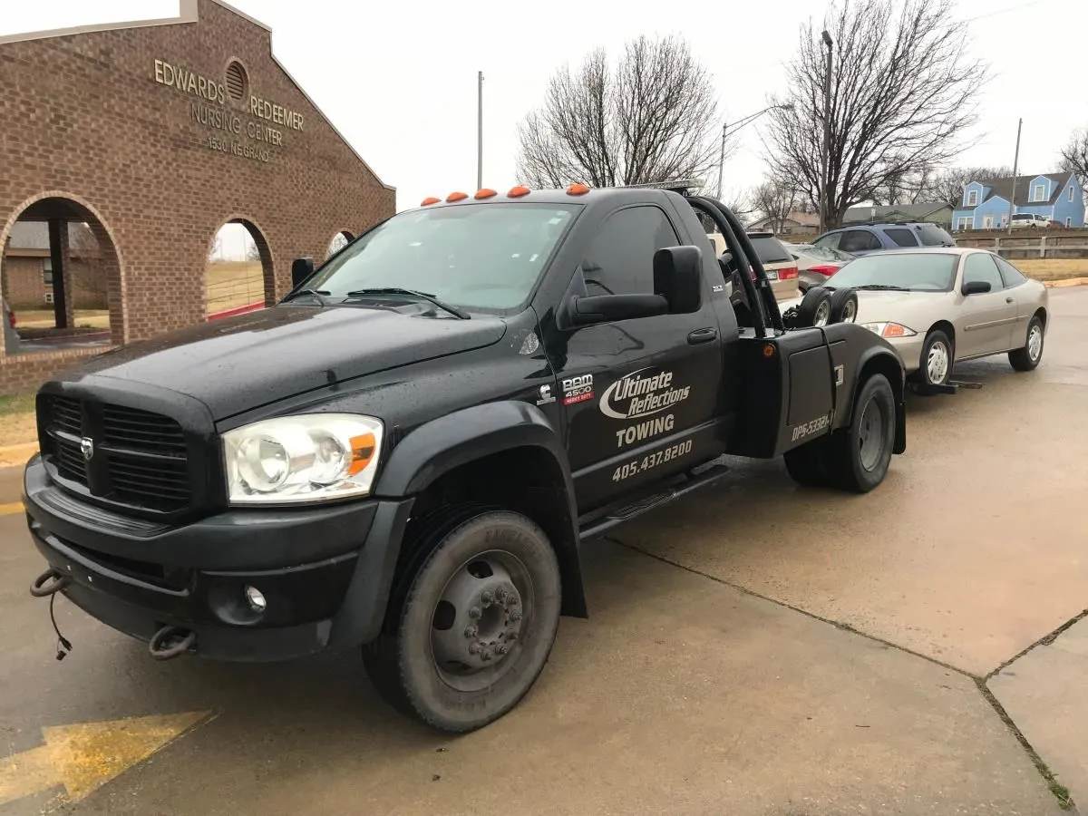 Business 33 image ULTIMATE REFLECTIONS TOWING LLC