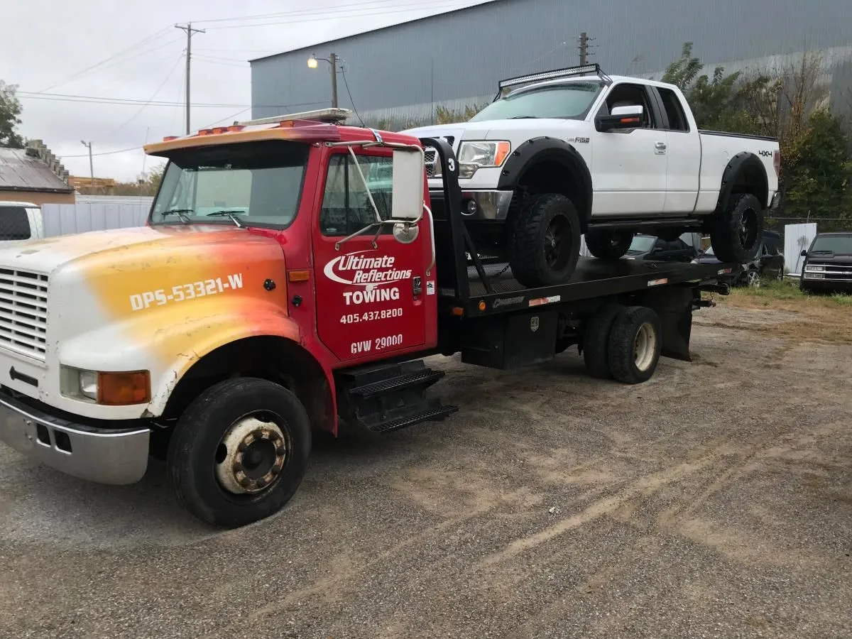 Business 34 image ULTIMATE REFLECTIONS TOWING LLC