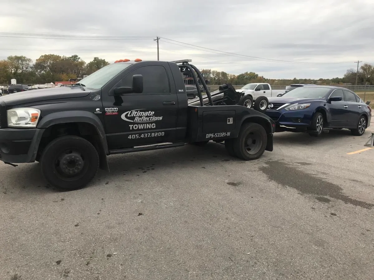 Business 39 image ULTIMATE REFLECTIONS TOWING LLC