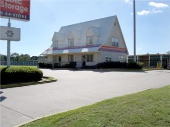 Business 2 image PUBLIC STORAGE