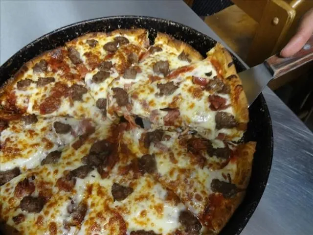 Business 4 image CLASSIC CHICAGO GOURMET PIZZA